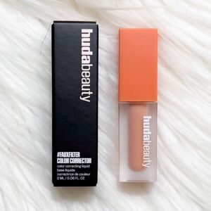 HUDA BEAUTY Faux Filter Peach Color Correcting Liquid Concealer